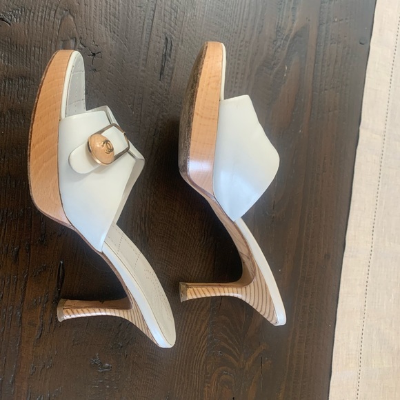 Chanel white sandals size 37 - Picture 4 of 8